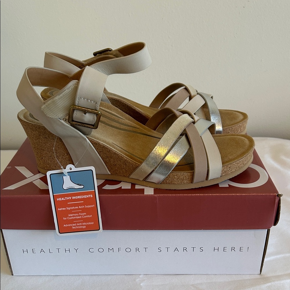 Aetrex Women's Multi-Strap Sandal in Neutral and Metallic Gold - Picture 3 of 5
